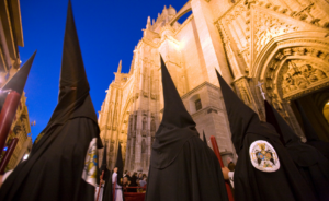 La regulación de las sillas y palcos en la Carrera Oficial de la Semana Santa de Sevilla
